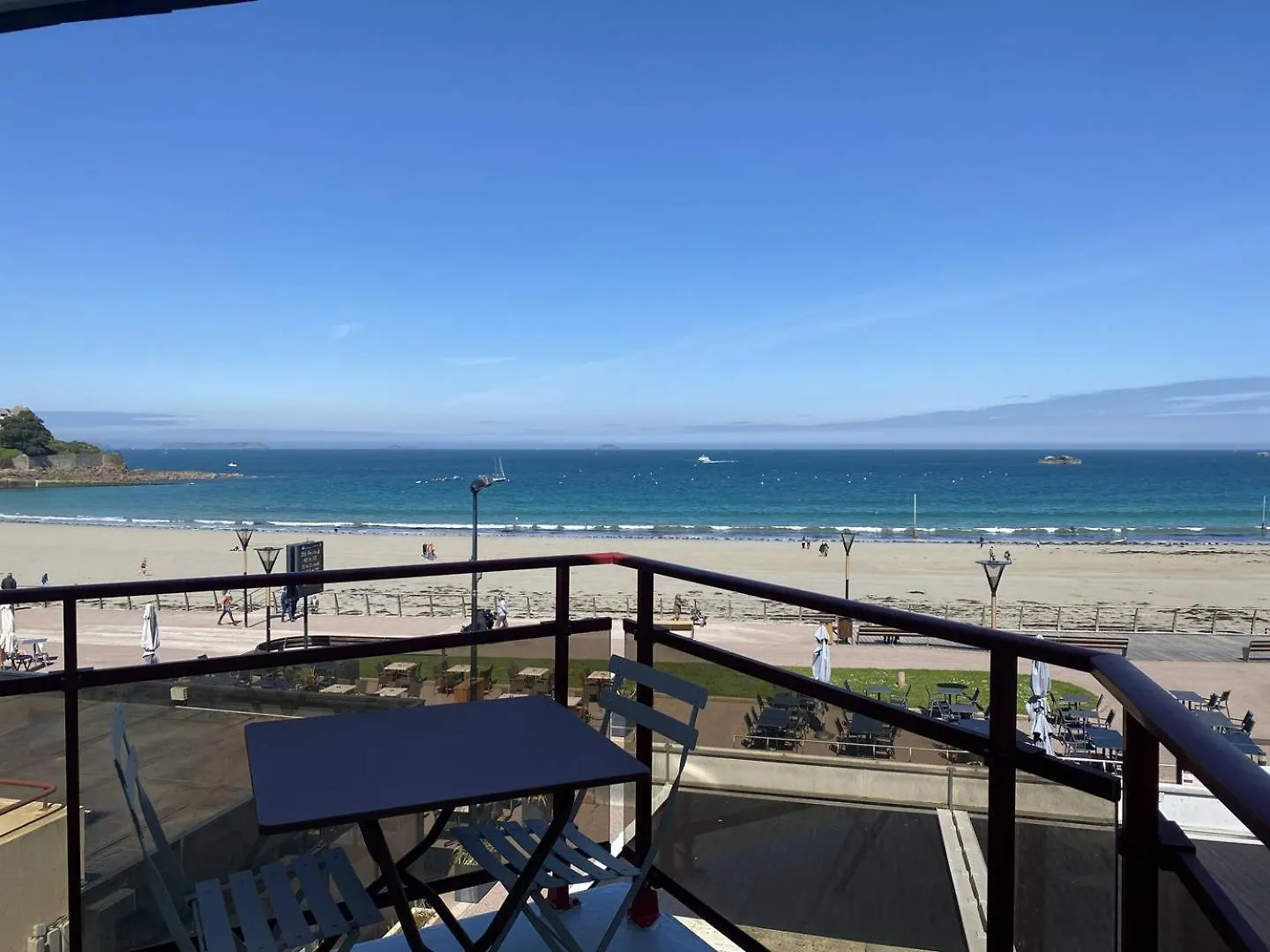 Appartement Vue Mer Exceptionnelle Plage De Trestraou A Perros-Guirec - Ref 503
