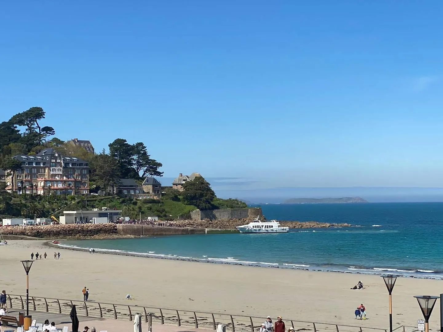 Appartement Vue Mer Exceptionnelle Plage De Trestraou A Perros-Guirec - Ref 503